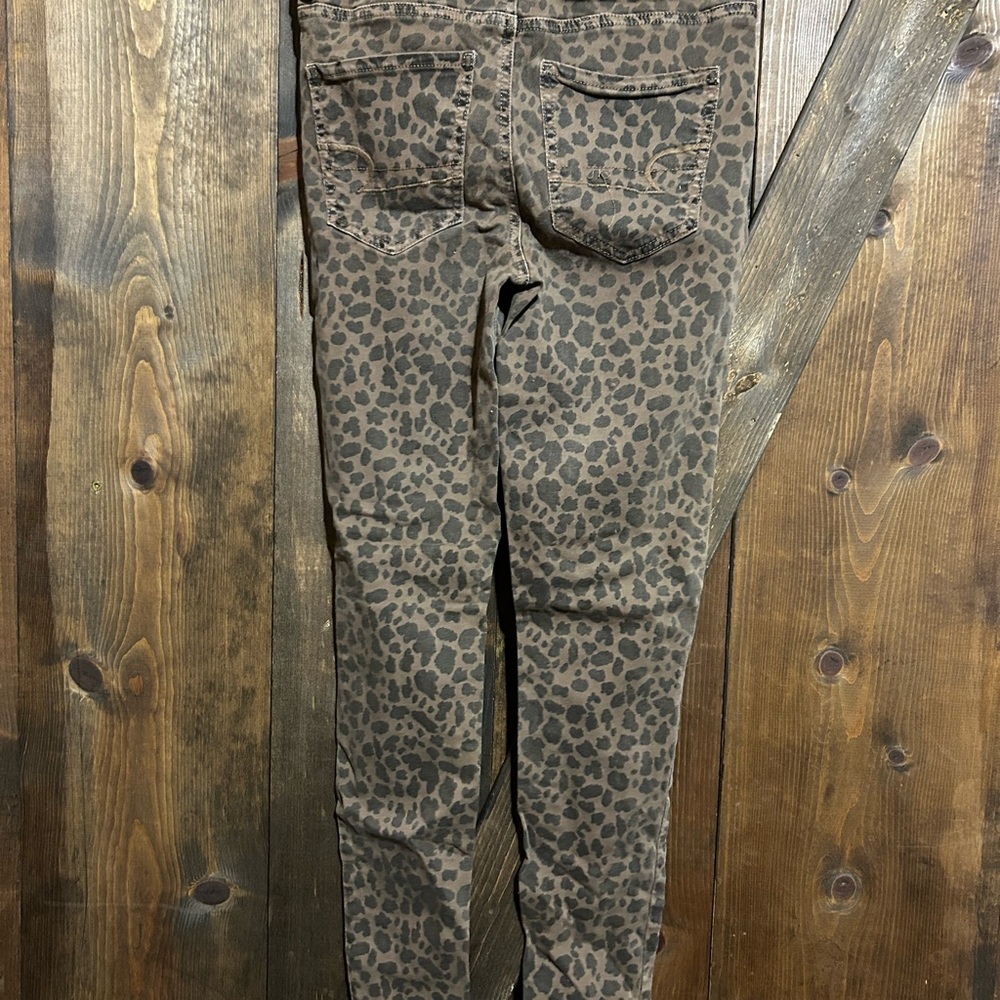 American Eagle High Rise Jegging, size 4, Very Light wear, smoke free home - Picture 2 of 4